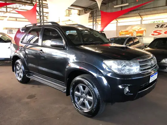 TOYOTA HILUX SW4 3.0 SRV 4X4 7 LUGARES 16V TURBO INTERCOOLER DIESEL 4P AUTOMÁTICO