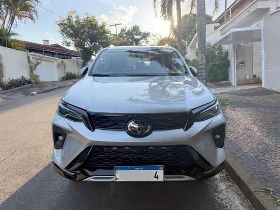 TOYOTA-HILUX SW4-2025