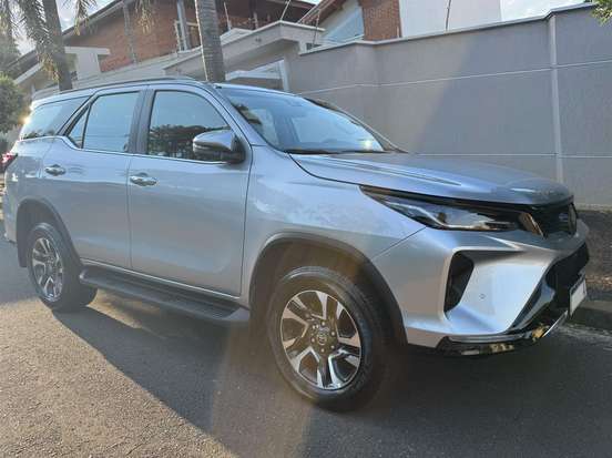 TOYOTA-HILUX SW4-2025