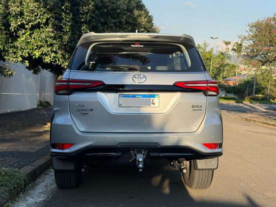 TOYOTA-HILUX SW4-2025