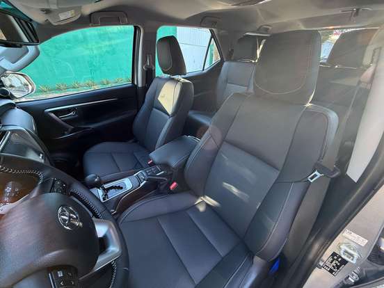TOYOTA-HILUX SW4-2025