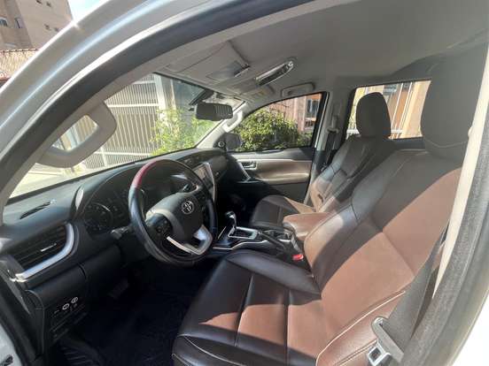 TOYOTA-HILUX SW4-2017