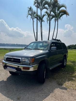 TOYOTA HILUX SW4 3.0 4X4 8V TURBO DIESEL 4P MANUAL
