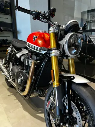 TRIUMPH BONNEVILLE T100 900 