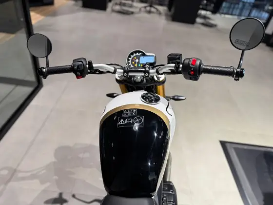 TRIUMPH SPEED 400 