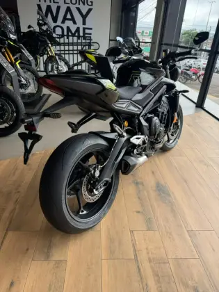 TRIUMPH STREET TRIPLE RS ABS 