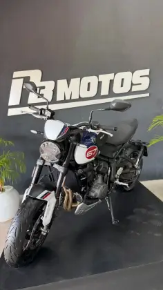 TRIUMPH TRIDENT 660 TRIPLE TRIBUTE EDITION 