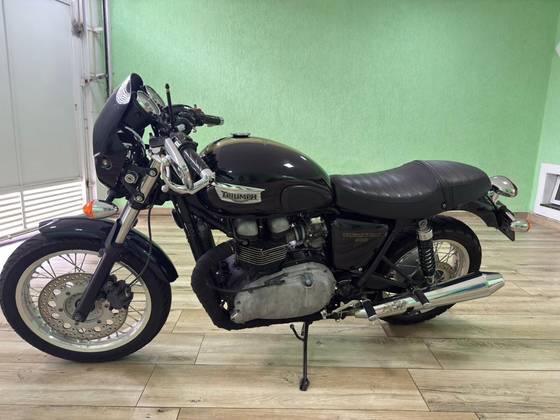 TRIUMPH THRUXTON 