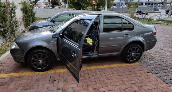 VOLKSWAGEN BORA 2.0 MI 8V FLEX 4P AUTOMÁTICO