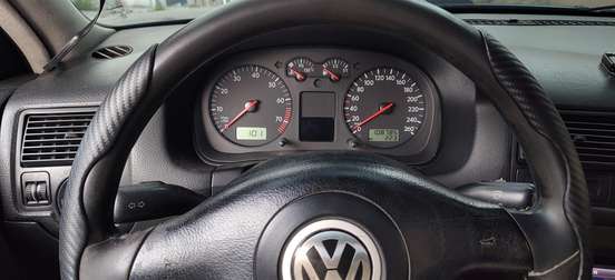 VOLKSWAGEN-GOLF-2000