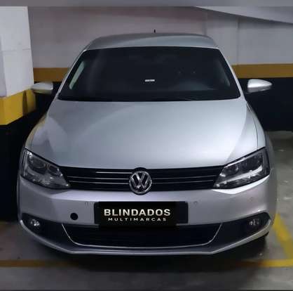 VOLKSWAGEN-JETTA-2013