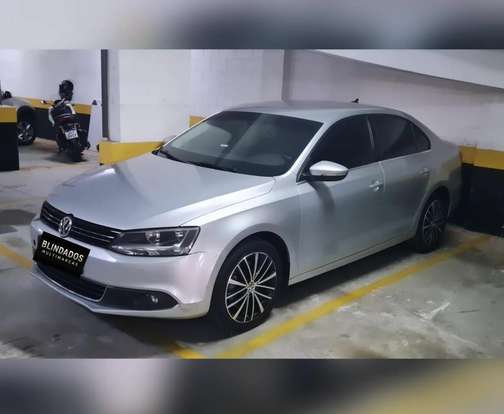 VOLKSWAGEN-JETTA-2013