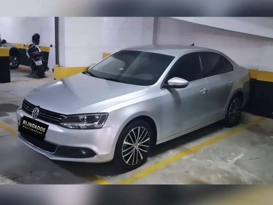 VOLKSWAGEN-JETTA-2.0 TSI HIGHLINE 211CV GASOLINA 4P TIPTRONIC VOLKSWAGEN-JETTA-2013