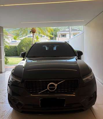 VOLVO-XC40-2021