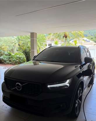 VOLVO-XC40-2021