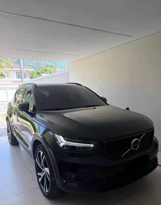 VOLVO-XC40-2021