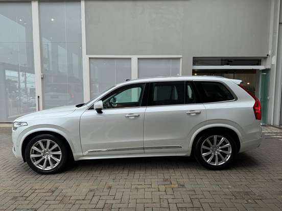 VOLVO-XC90-2018