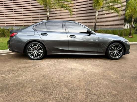 BMW-320i-2019