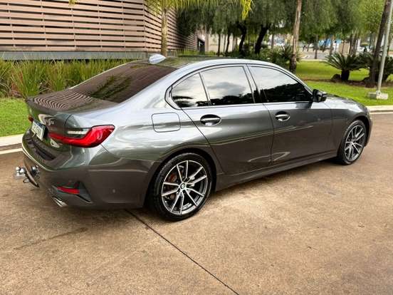 BMW-320i-2019