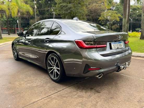 BMW-320i-2019