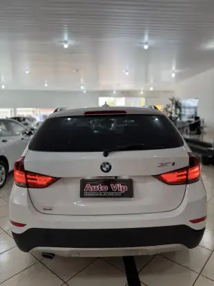 BMW-X1-2.0 18I S-DRIVE 4X2 16V GASOLINA 4P AUTOMÁTICO BMW-X1-2013