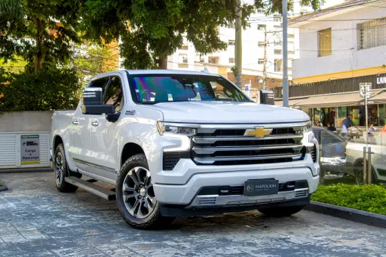 CHEVROLET SILVERADO 5.3 V8 GASOLINA 1500 HIGH COUNTRY 4X4 AUTOMÁTICO