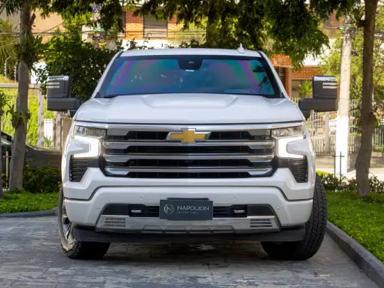CHEVROLET-SILVERADO-5.3 V8 GASOLINA 1500 HIGH COUNTRY 4X4 AUTOMÁTICO CHEVROLET-SILVERADO-2023