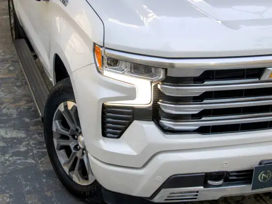 CHEVROLET-SILVERADO-5.3 V8 GASOLINA 1500 HIGH COUNTRY 4X4 AUTOMÁTICO CHEVROLET-SILVERADO-2023
