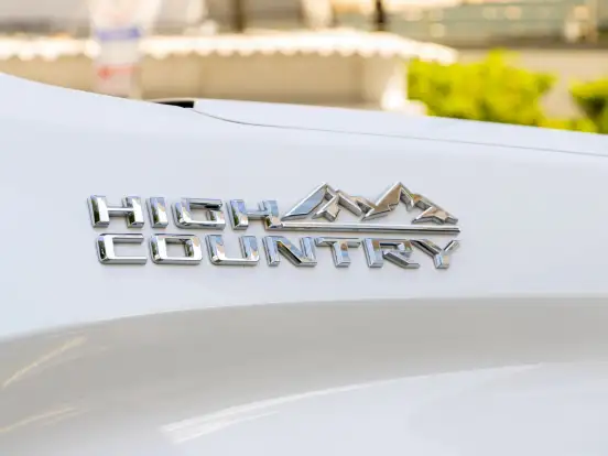 CHEVROLET-SILVERADO-5.3 V8 GASOLINA 1500 HIGH COUNTRY 4X4 AUTOMÁTICO CHEVROLET-SILVERADO-2023