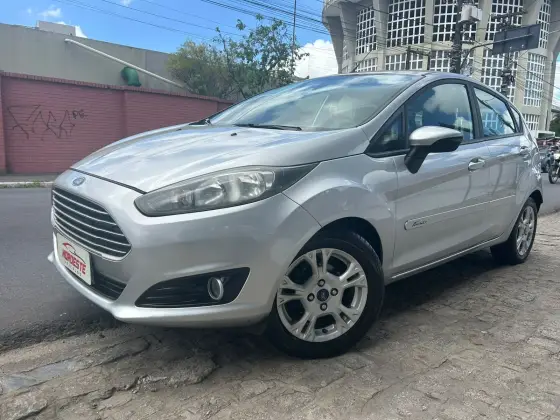 FORD FIESTA 1.6 SE HATCH 16V FLEX 4P MANUAL