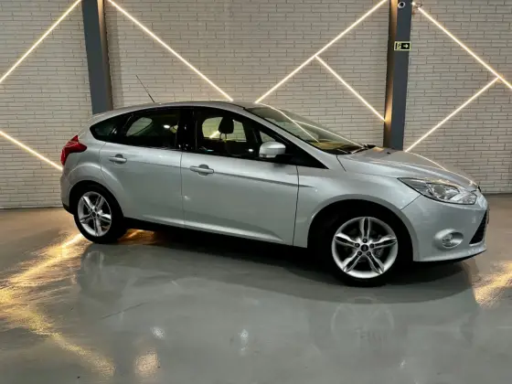 FORD FOCUS 2.0 SE HATCH 16V FLEX 4P AUTO