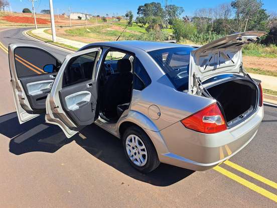 FORD-FIESTA-2009