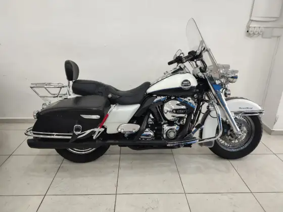 HARLEY-DAVIDSON ROAD KING CLASSIC 