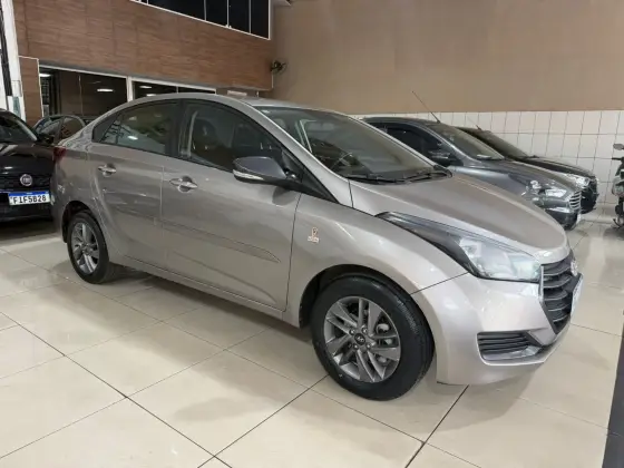 HYUNDAI HB20S 1.6 COMFORT PLUS 16V FLEX 4P AUTOMÁTICO