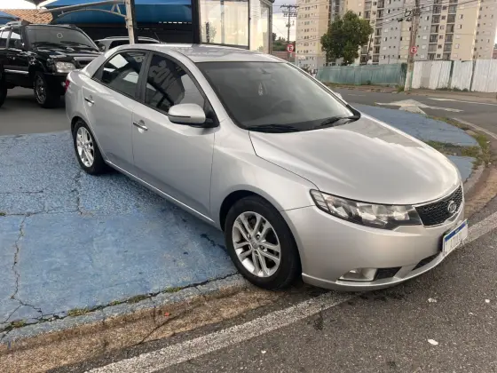 KIA CERATO 1.6 SX3 16V GASOLINA 4P AUTOMÁTICO