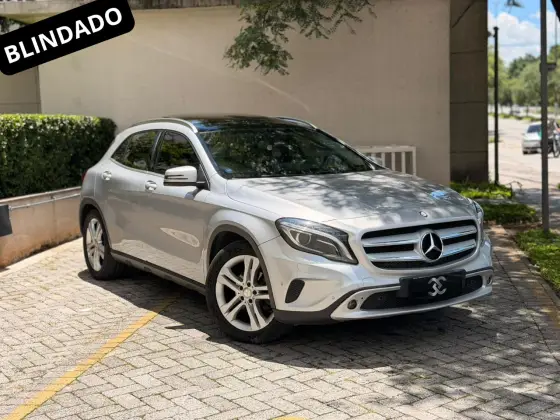MERCEDES-BENZ GLA 200 1.6 CGI ENDURO 16V TURBO FLEX 4P AUTOMÁTICO