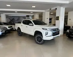 MITSUBISHI L200 TRITON 2.4 16V TURBO DIESEL SPORT HPE CD 4P 4X4 AUTOMÁTICO MITSUBISHI L200 TRITON 2.4 16V TURBO DIESEL SPORT HPE CD 4P 4X4 AUTOMÁTICO