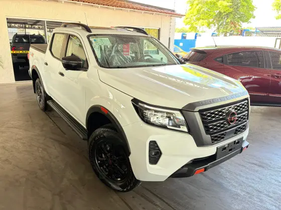 NISSAN FRONTIER 2.3 16V TURBO DIESEL PRO4X CD 4X4 AUTOMÁTICO