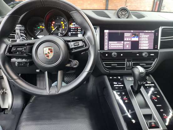 PORSCHE-MACAN-2023
