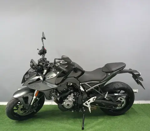 SUZUKI GSX-8S 
