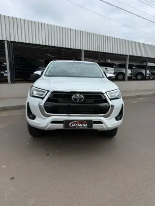 TOYOTA HILUX 2.8 D-4D TURBO DIESEL CD SRX 4X4 AUTOMÁTICO