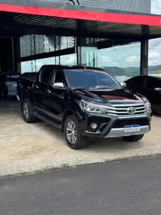 TOYOTA HILUX 2.8 SRX 4X4 CD 16V DIESEL 4P AUTOMÁTICO