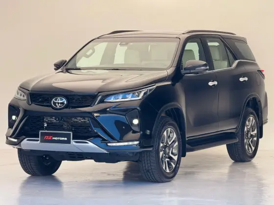 TOYOTA HILUX SW4 2.8 D-4D TURBO DIESEL DIAMOND 7L 4X4 AUTOMÁTICO