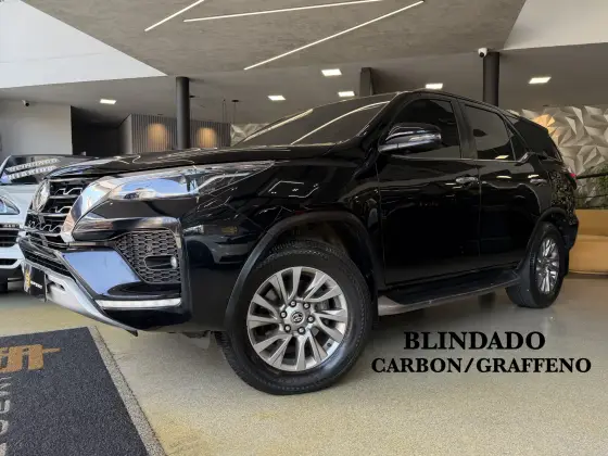 TOYOTA HILUX SW4 2.8 D-4D TURBO DIESEL SRX 7L 4X4 AUTOMÁTICO