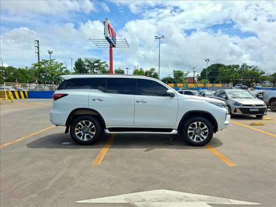 TOYOTA-HILUX SW4-2.8 D-4D TURBO DIESEL SRX 4X4 AUTOMÁTICO TOYOTA-HILUX SW4-2023