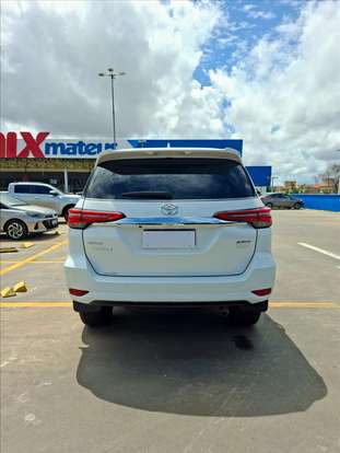 TOYOTA-HILUX SW4-2023