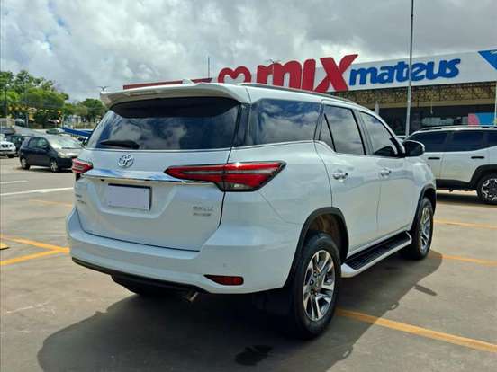 TOYOTA-HILUX SW4-2.8 D-4D TURBO DIESEL SRX 4X4 AUTOMÁTICO TOYOTA-HILUX SW4-2023