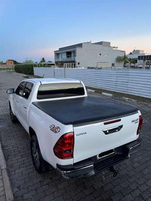 TOYOTA-HILUX-2019