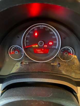 VOLKSWAGEN-UP-2014