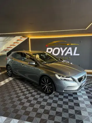 VOLVO V40 2.0 T4 MOMENTUM GASOLINA 4P AUTOMÁTICO